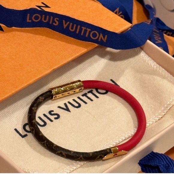💯% Authentic Louis Vuitton Daily Confidential Bracelet✨ - Picture 4 of 9